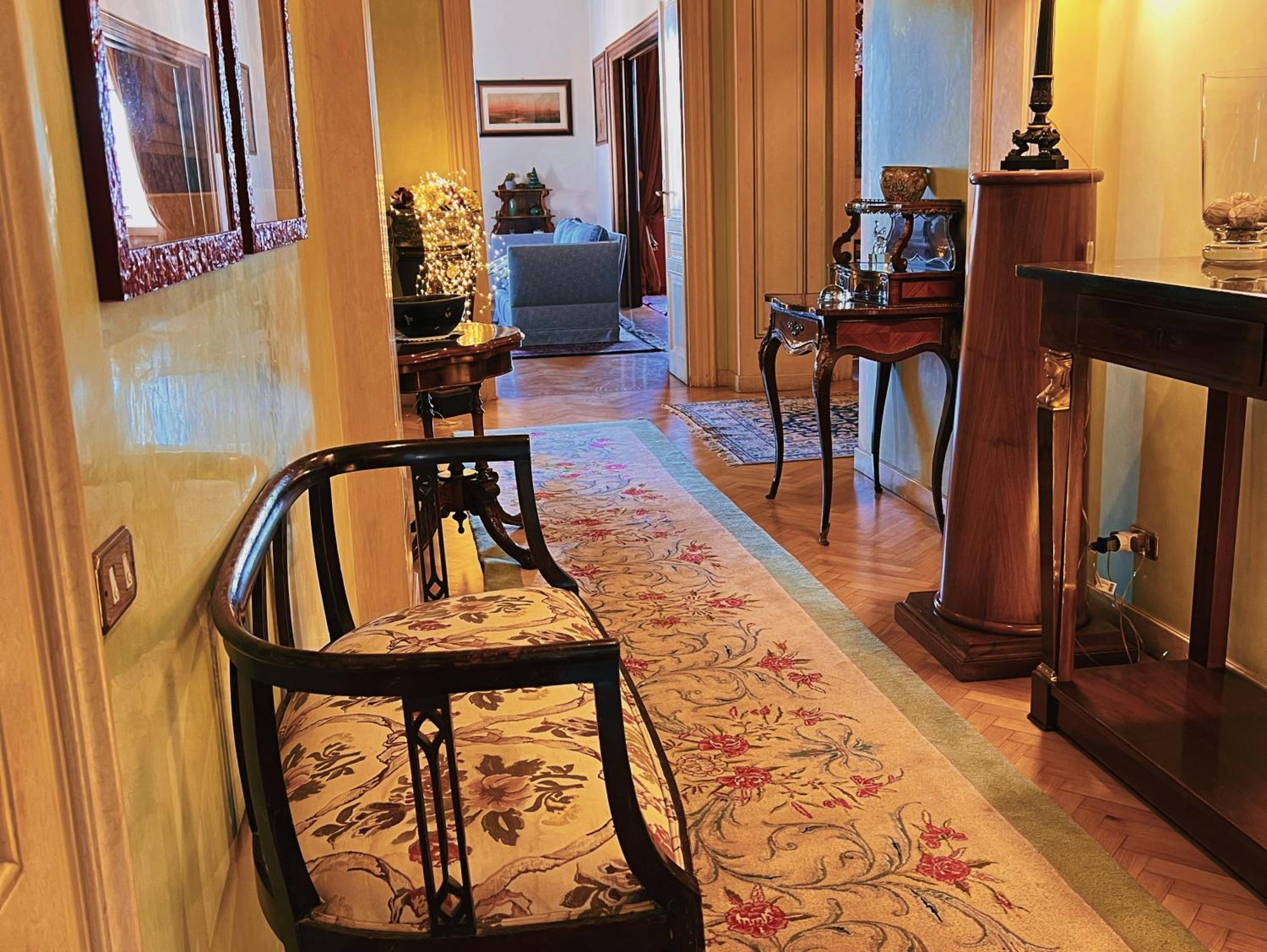 Domus Gracchi Apartment โรม ภายนอก รูปภาพ